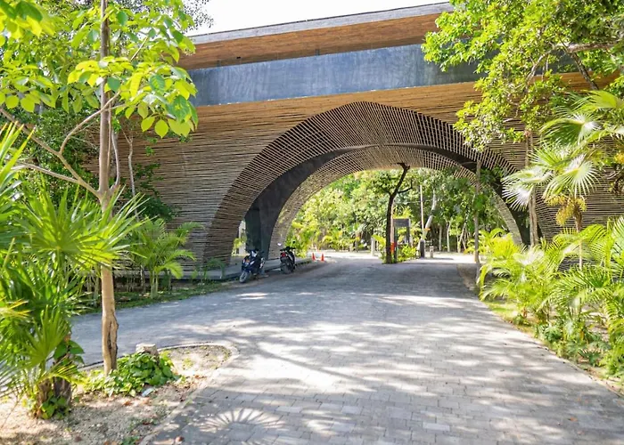 Essentia Luxury Jungle 2br With Private Pool